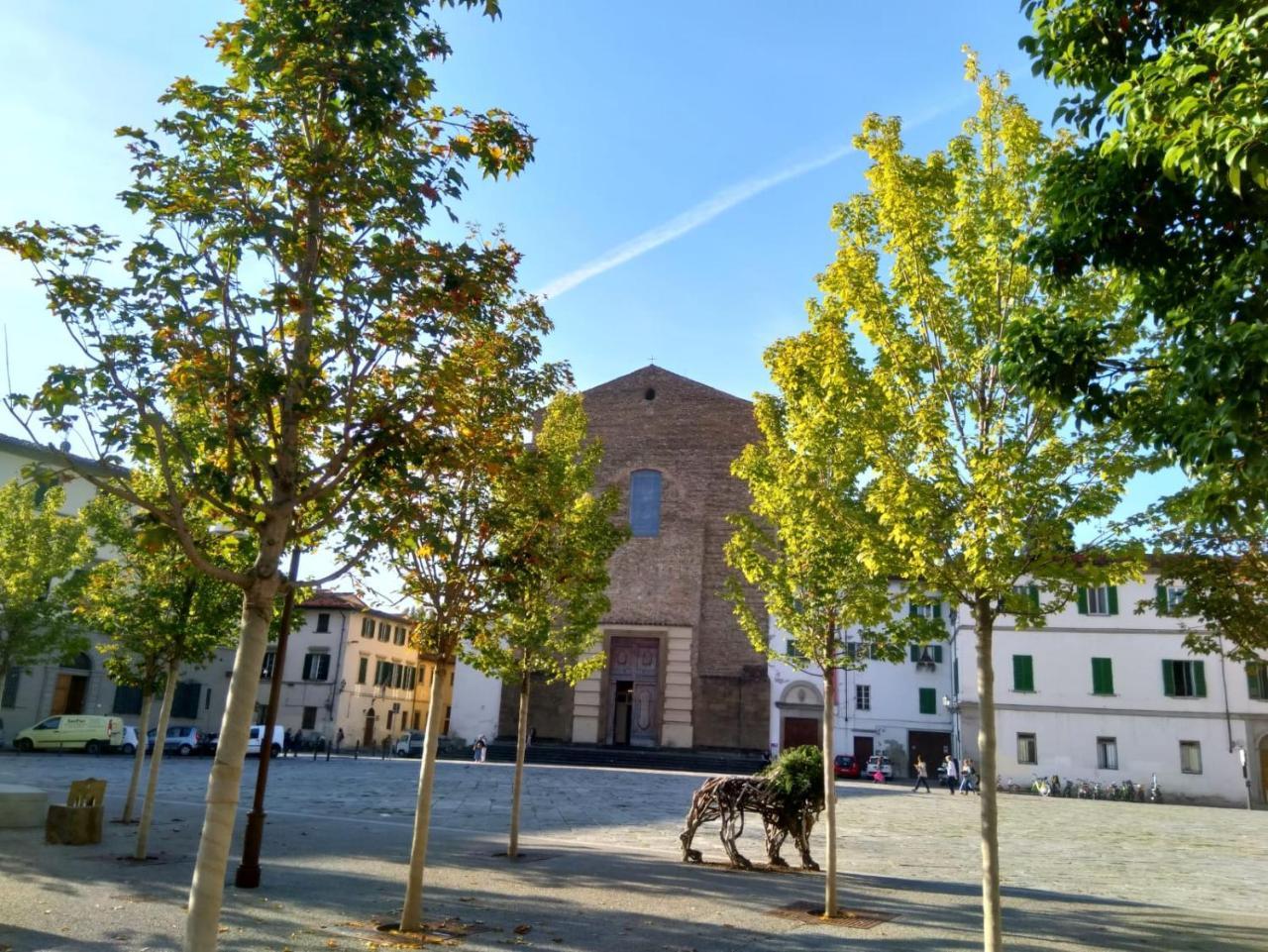 Piazza Del Carmine, Flo