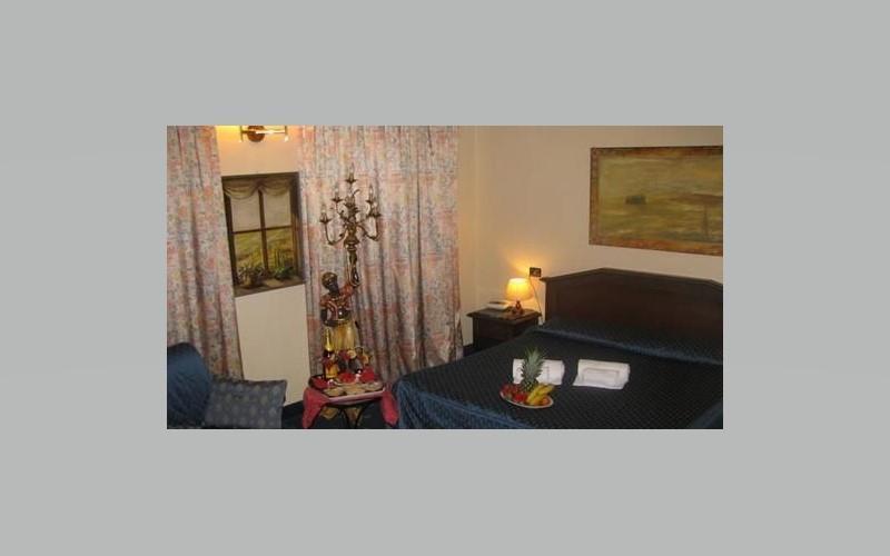 Hotel Enza 2*