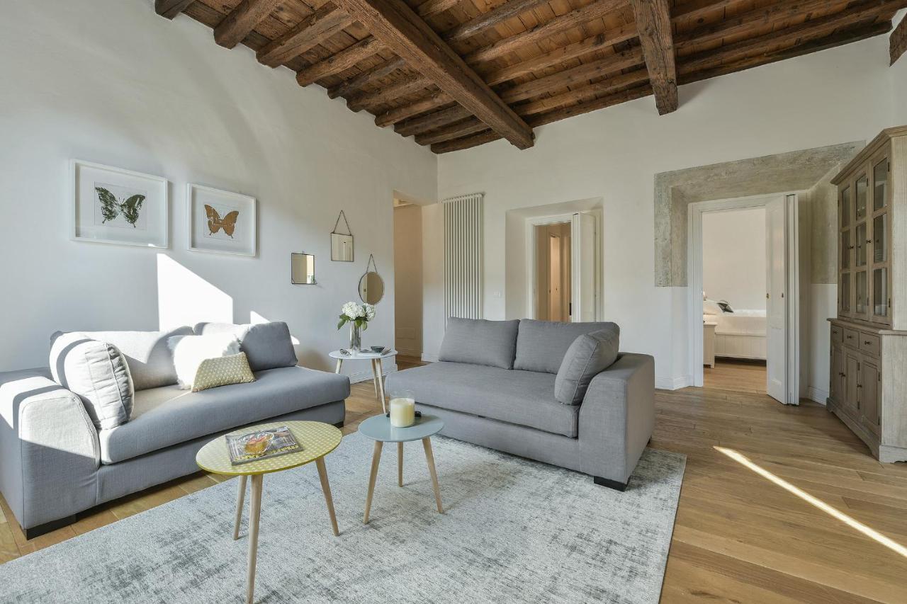 - Oltrarno Elegance
