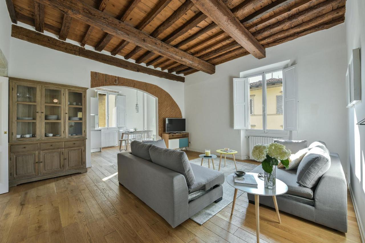 - Oltrarno Elegance *
