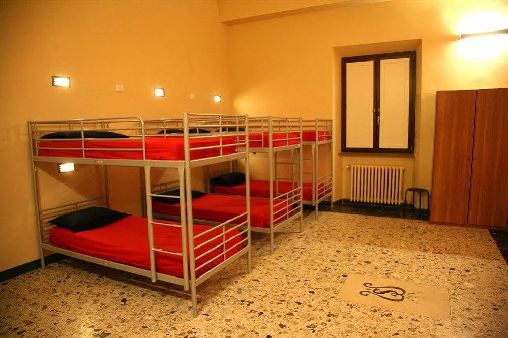 Hostel 7 Santi