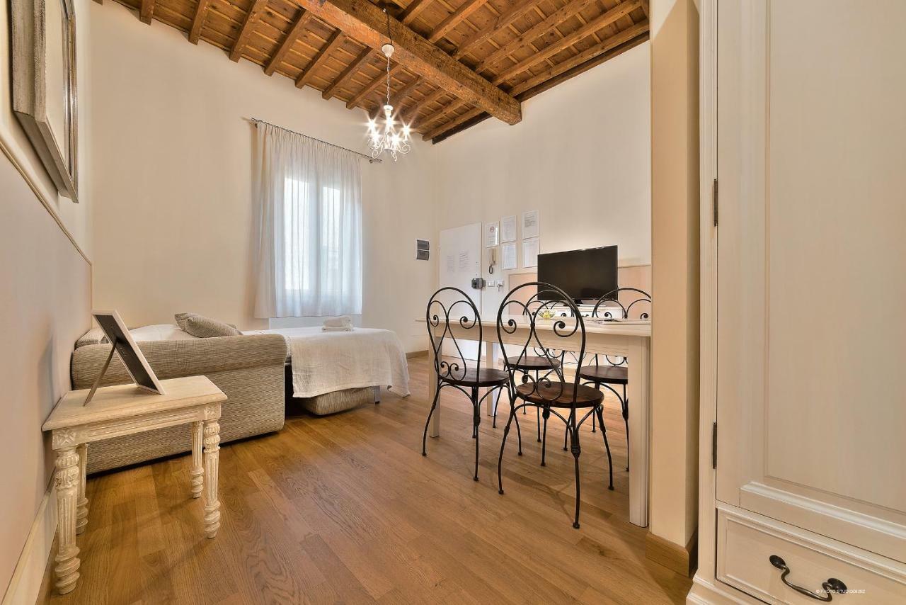 Wine Ancellotta Apartment Florence