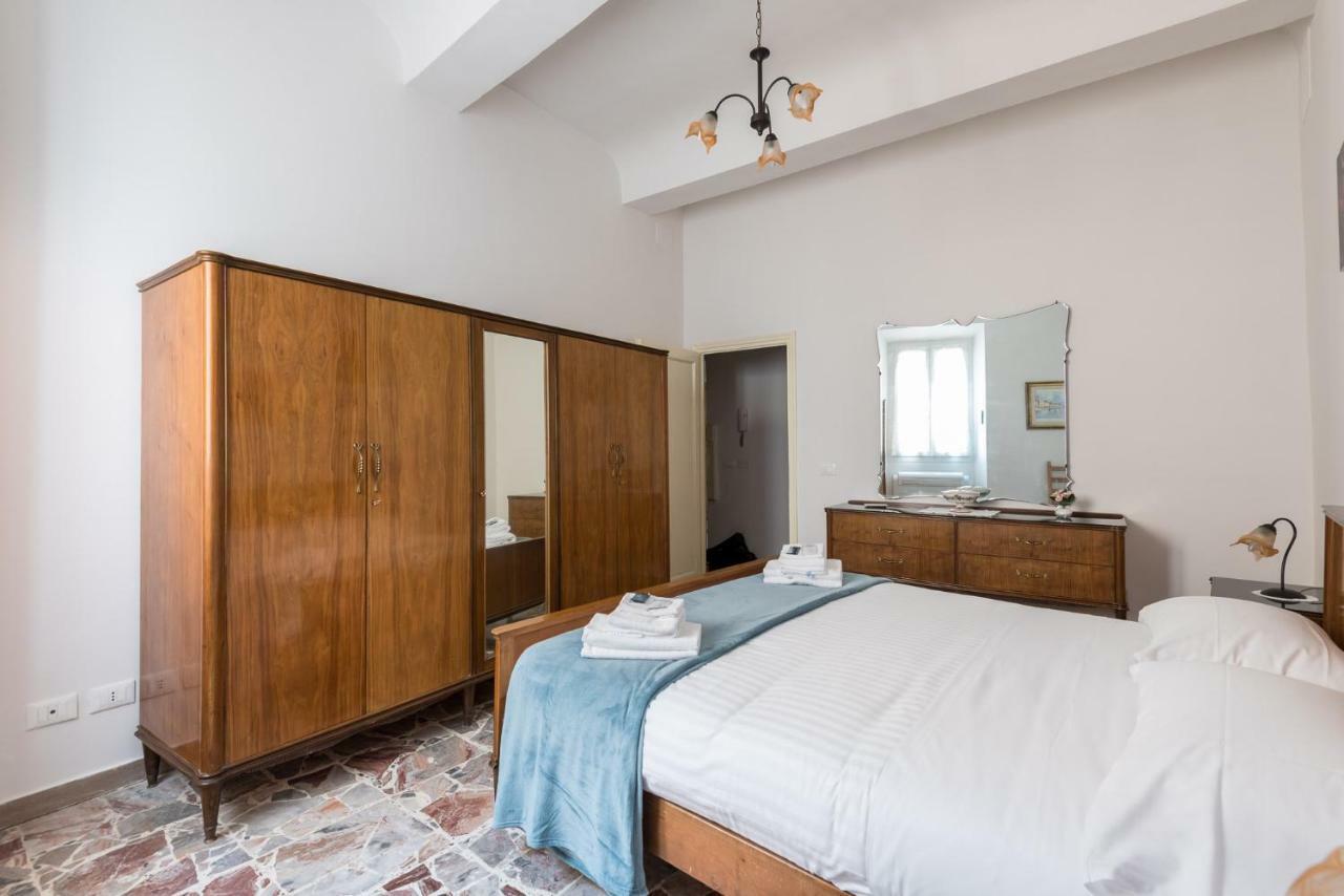 Le Grazie In Superb Location Apartment