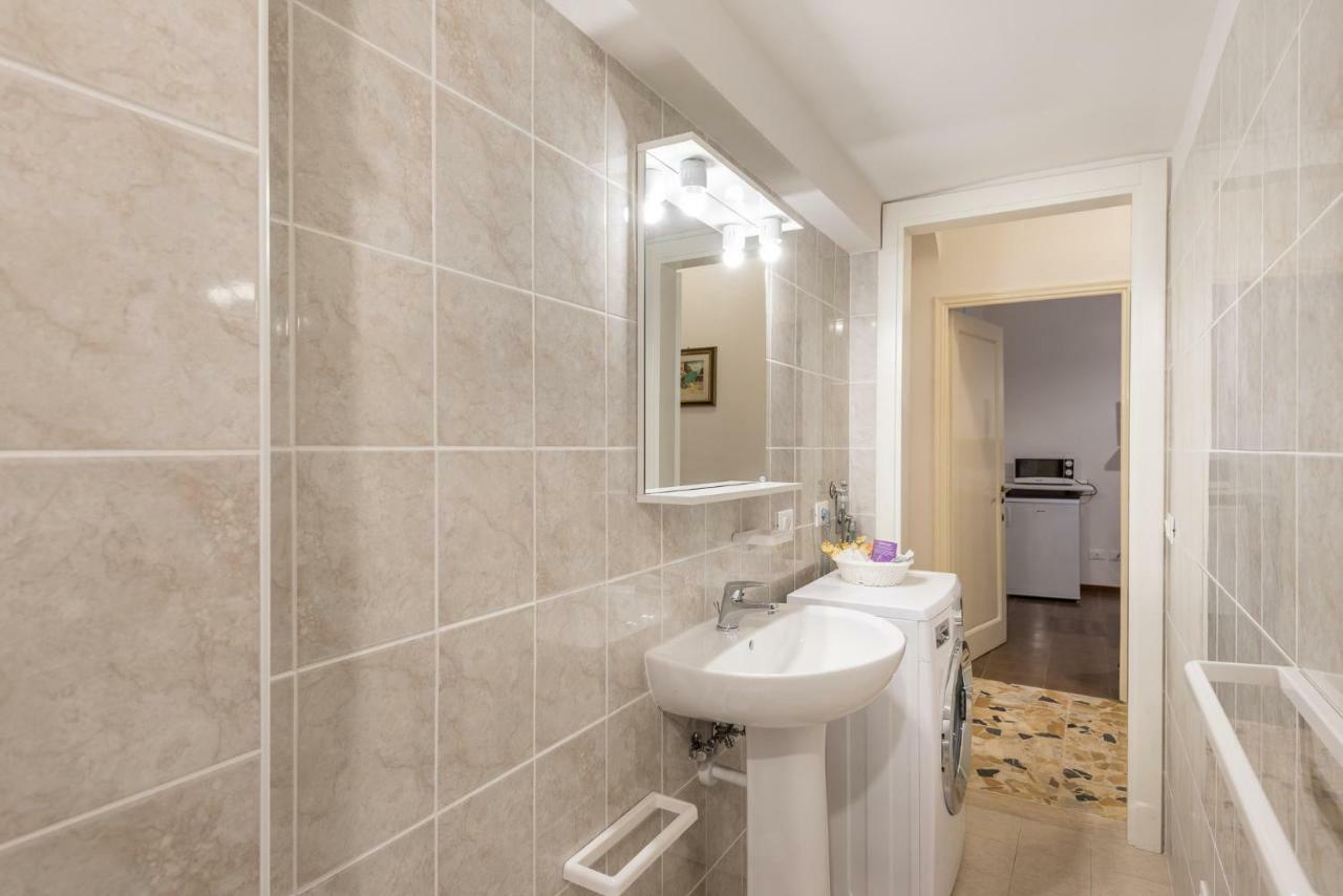 Le Grazie In Superb Location Apartment