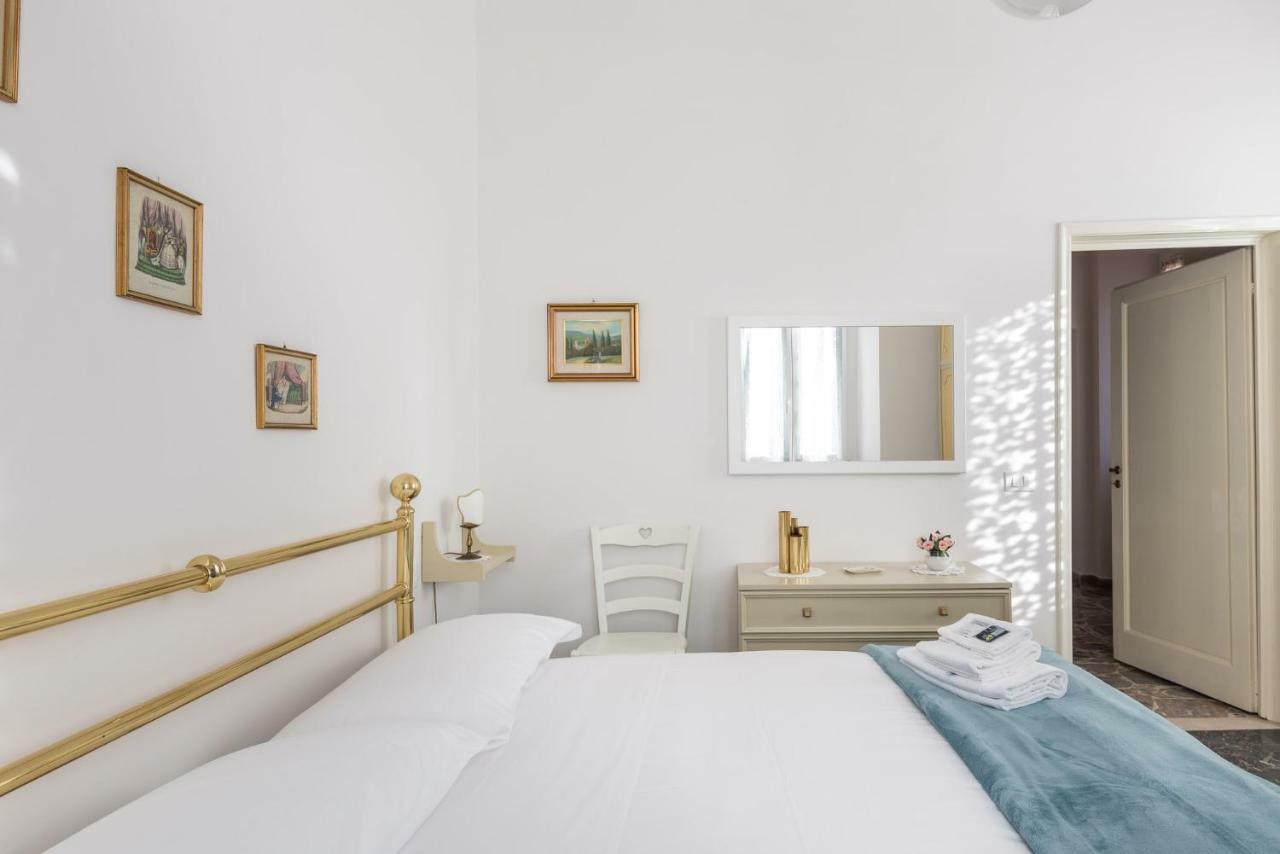 Le Grazie In Superb Location Apartment *