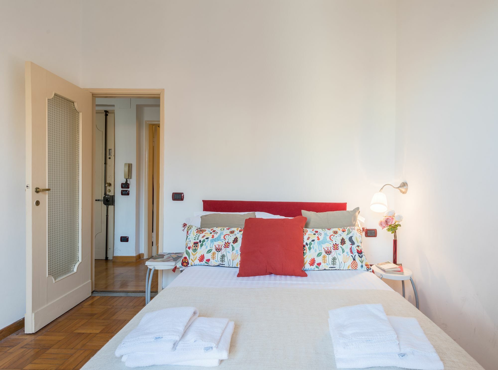 Red Ponte Vecchio Apartment Florence