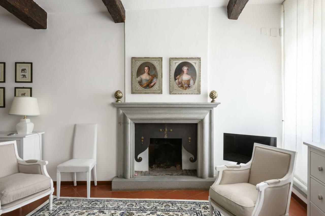 Ponte Vecchio Romantic Apartment Florence