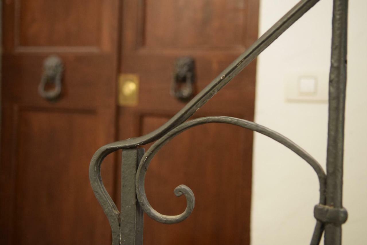 Calzaiuoli Luxury And Characteristic Apartment Florence