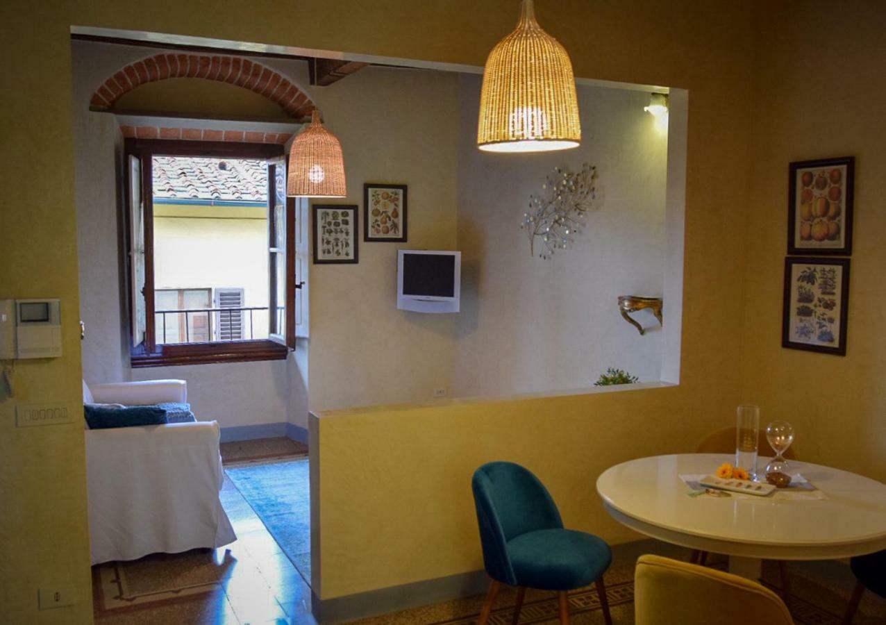 Apartment Calzaiuoli Luxury And Characteristic Florence