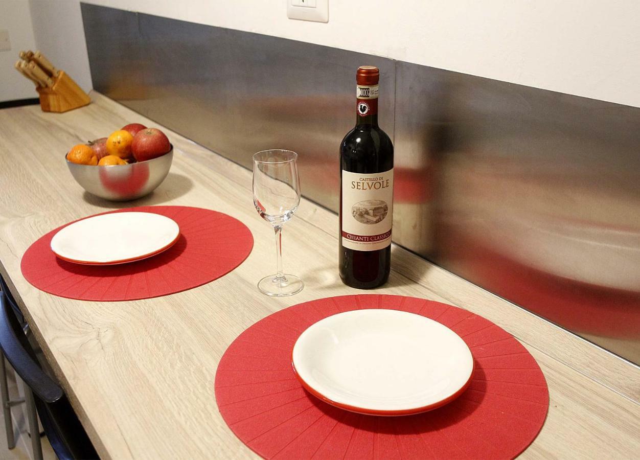 Twelveholly Apartment