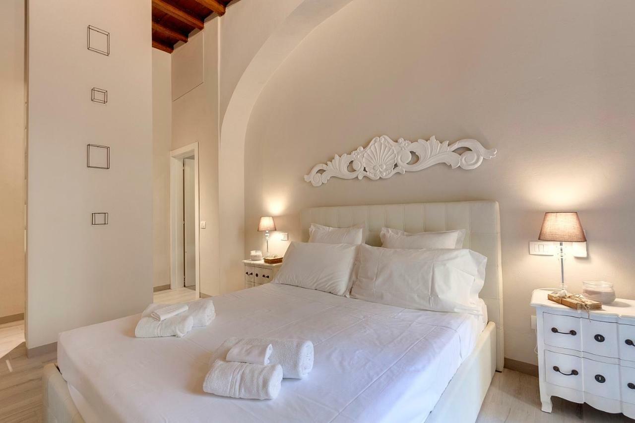 Courtyard Apartment *
