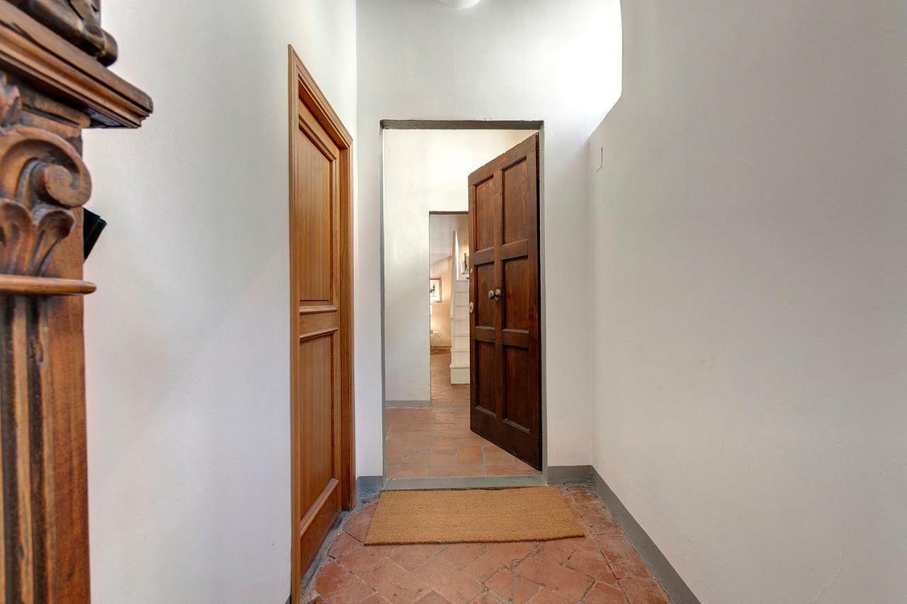 Courtyard Apartment *