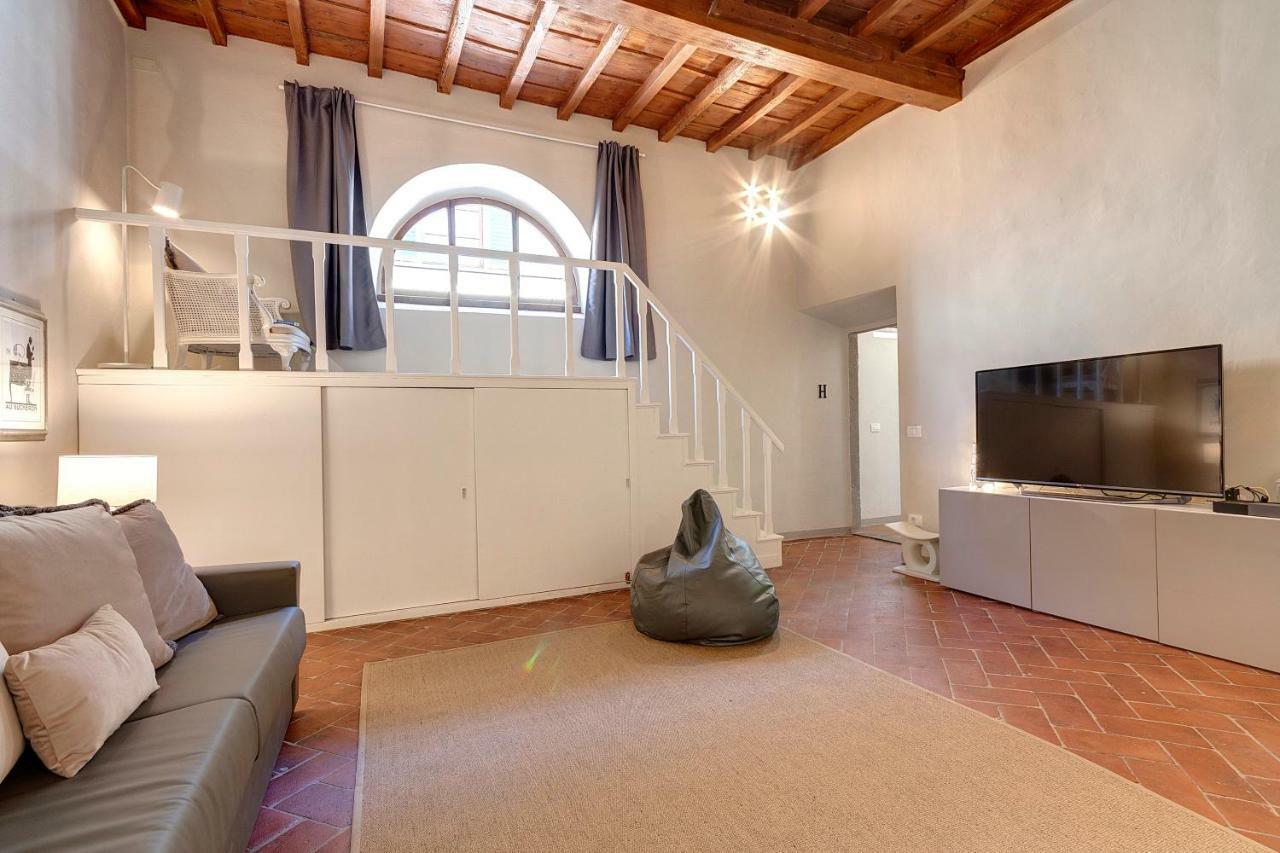 Apartment Courtyard *