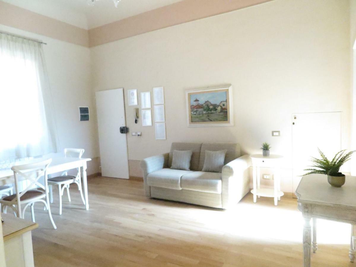 Wine Malvasia Apartment Florence