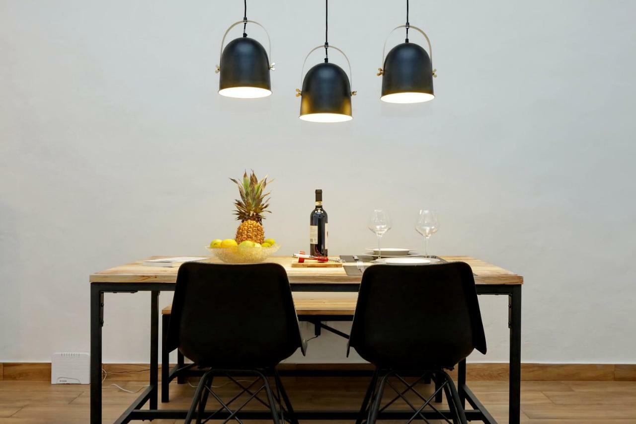 31 Borgo Allegri * Florence