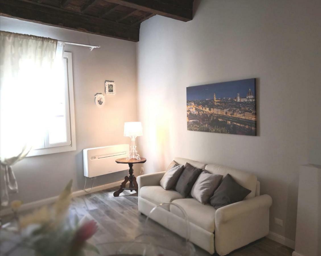 Laura Apartment *