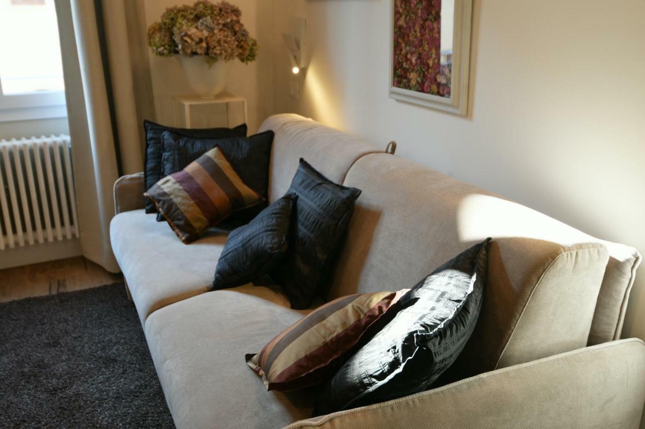 Oltrarno's Sweet Rose - Free Parking! Apartment