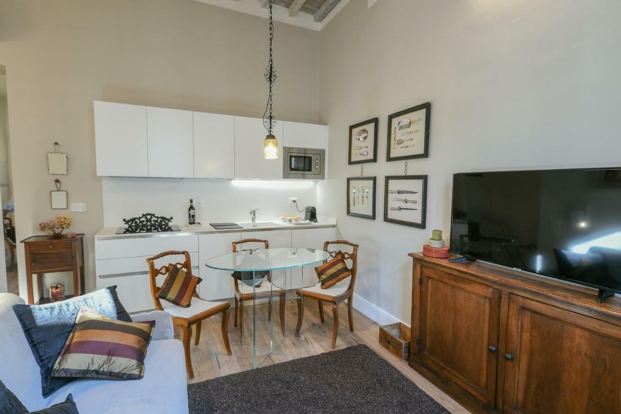 Oltrarno's Sweet Rose - Free Parking! Apartment Florence