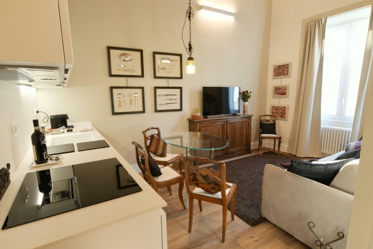 Oltrarno's Sweet Rose - Free Parking! Apartment *