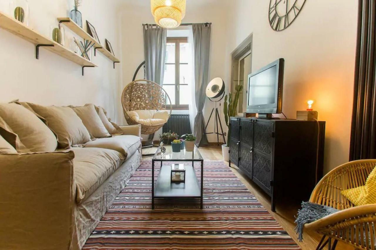 Step To Duomo And The Sights From Refurbished Apartment