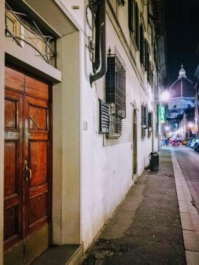 Step To Duomo And The Sights From Refurbished Apartment Florence