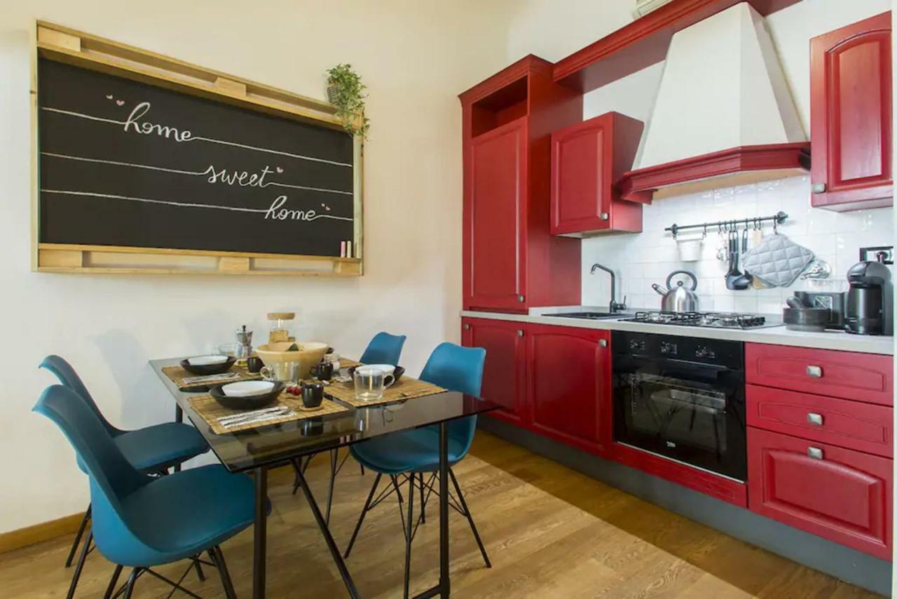 Step To Duomo And The Sights From Refurbished Apartment Florence