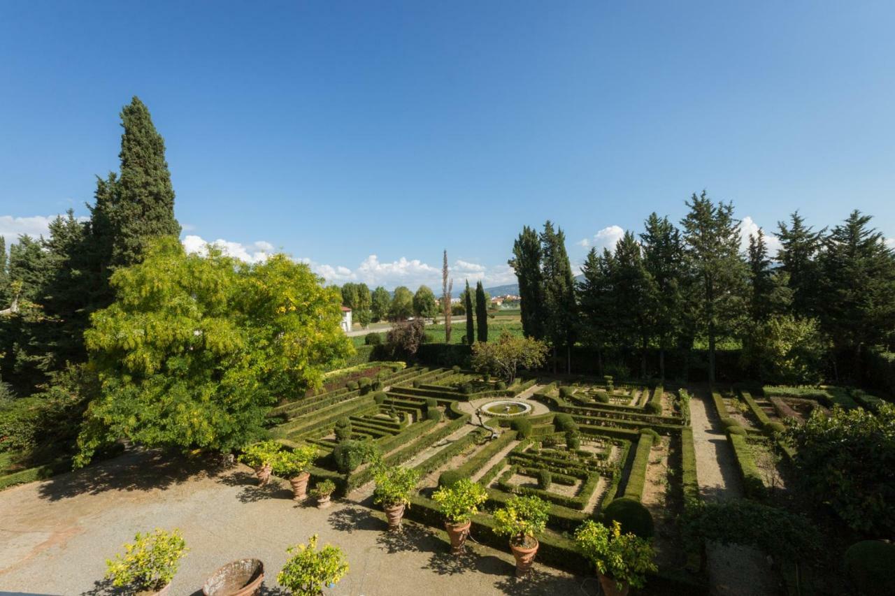 3bdrm Luxury In Tuscan Villa,private Estate, Shared Swimmingpool Apartment *
