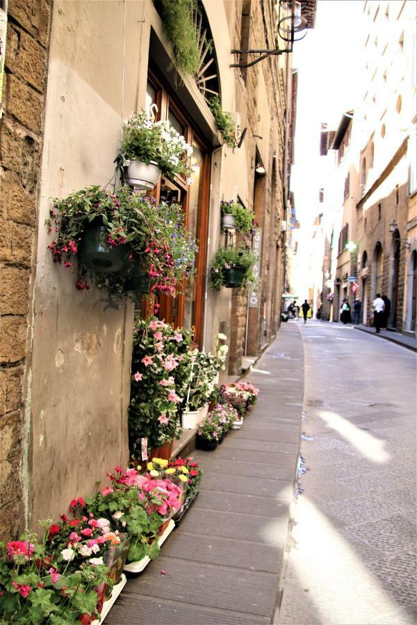 Apartment Historic Center! Charming Traditional Florentine Building - Ac,wifi - By Likehomeflorence *