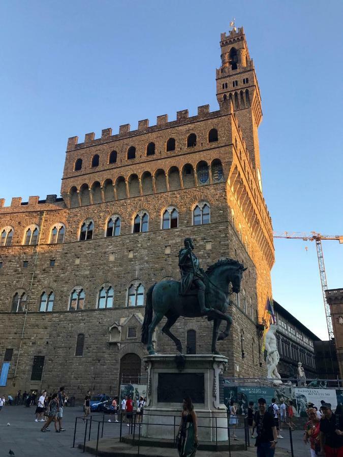 La Musa Di Via Dante *