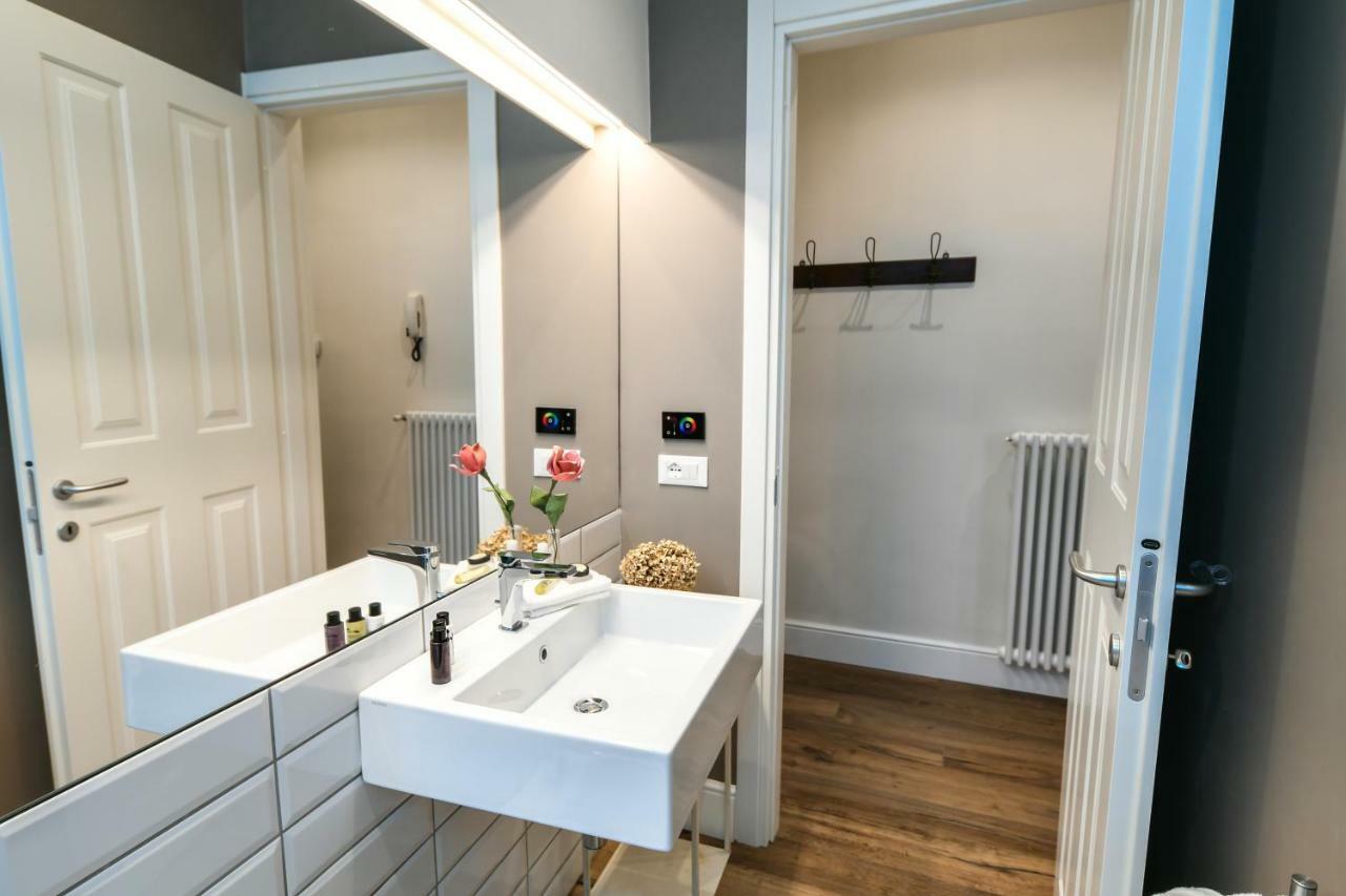 Oltrarno's Sweet Rose - Free Parking! Apartment Florence