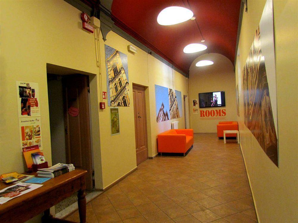 Hostel 7 Santi