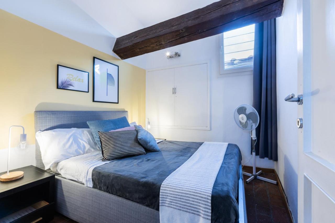 Historic Center Renovated Apartment- Amazing Location-by Likehomeflorence Appartamento *