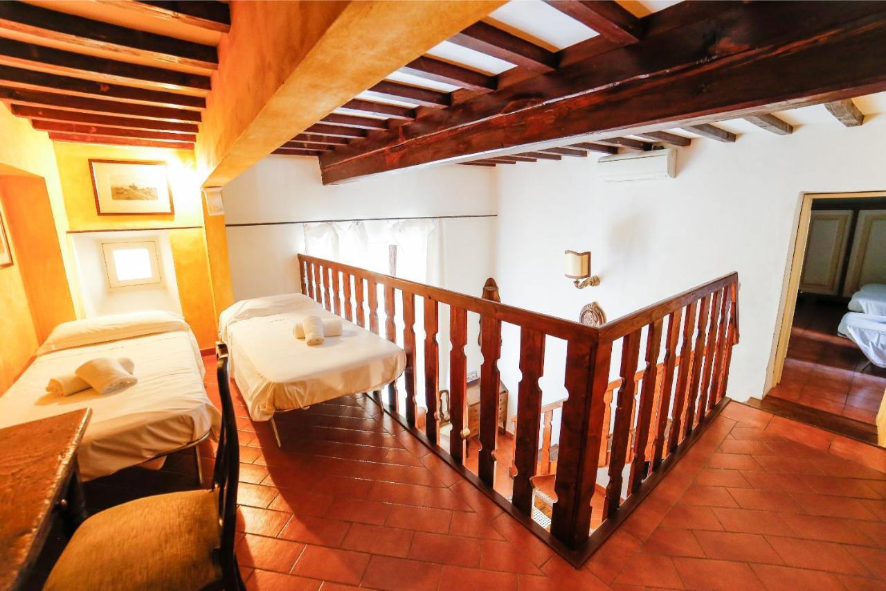 Traditional Close To The Duomo - Private Yard!