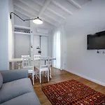 Jcl First Apt In The Hearth Of Florence