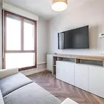 Yid Quiet Apartment With Parking