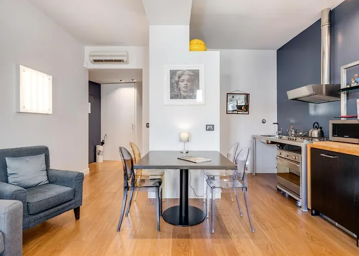 Piazza Santa Croce Design Apartment with Balcony