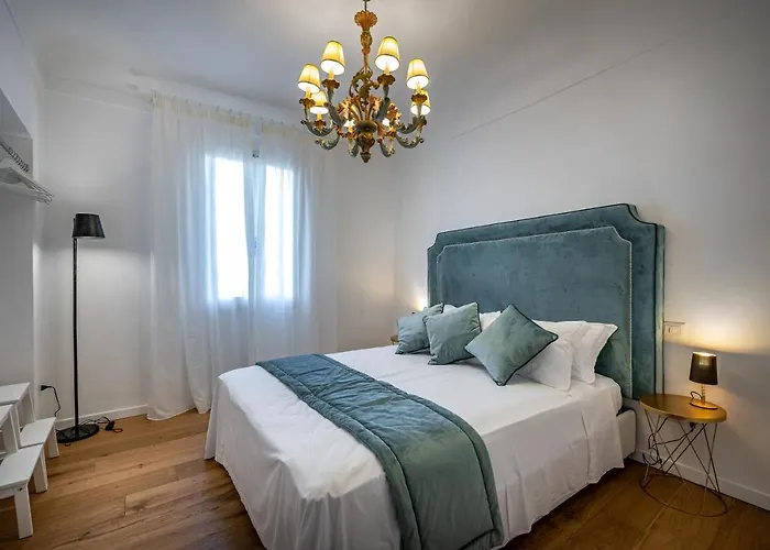 Jcl First Apt In The Hearth Of Florence