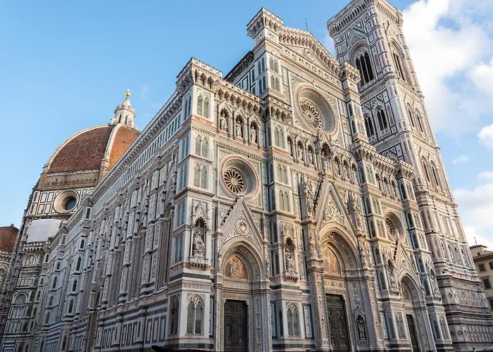 Quiet Independent At The Duomo