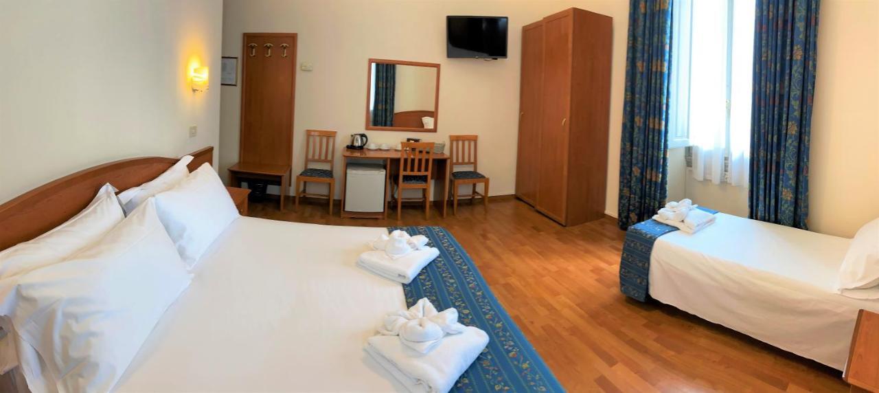 Madrid Bed & Breakfast 2*