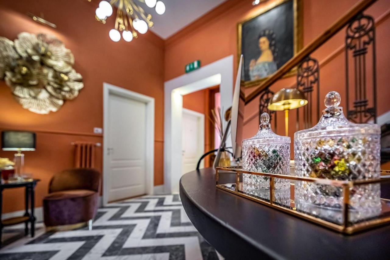 Ungherese Small Luxury 3* Firenze