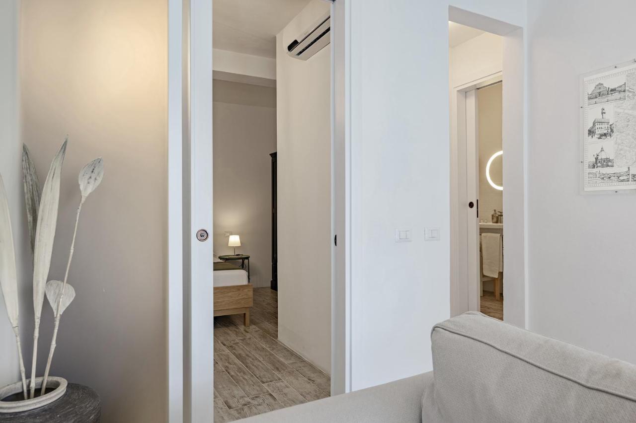 Via Avelli, 4 - Charming - Delightful And Bright 3rd-floor Without Elevator, Overlooking One Of Florence's Beautiful Squares, Exceptionally Located For Exploring The