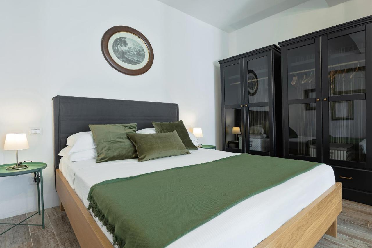 Via Avelli, 4 - Charming - Delightful And Bright 3rd-floor Without Elevator, Overlooking One Of Florence's Beautiful Squares, Exceptionally Located For Exploring The *