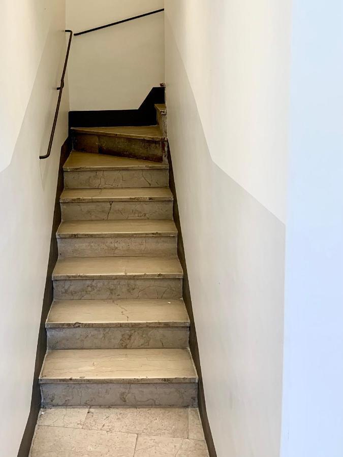 Via Avelli, 4 - Charming - Delightful And Bright 3rd-floor Without Elevator, Overlooking One Of Florence's Beautiful Squares, Exceptionally Located For Exploring The