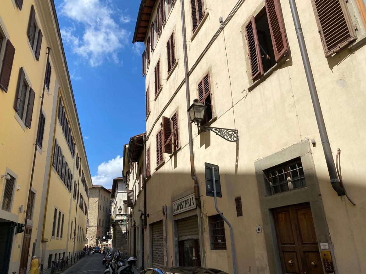 Nice & Roomy Behind The Uffizi Museum Apartment