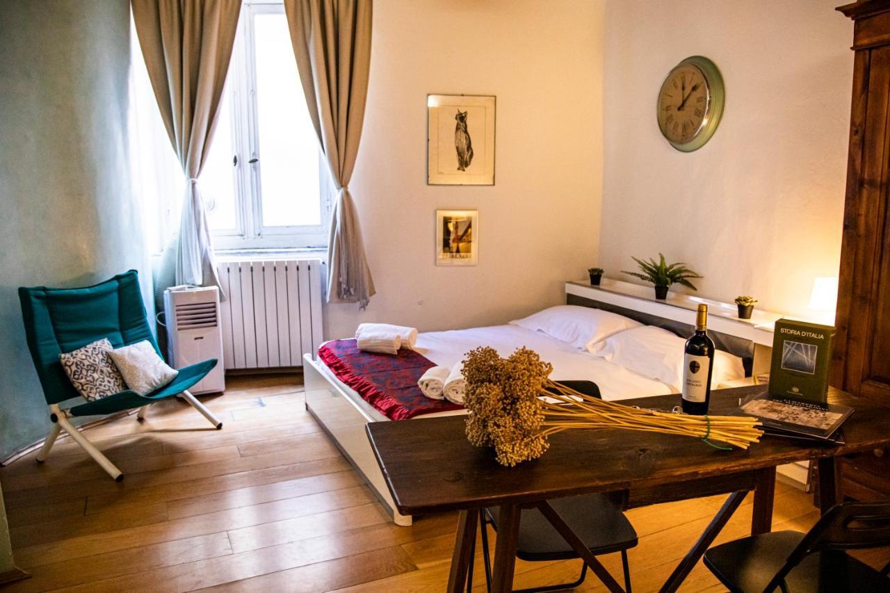 Studio In Tornabuoni Within A Renaissance Building