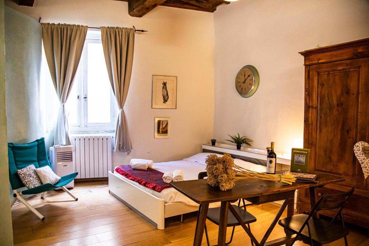 Apartment Studio In Tornabuoni Within A Renaissance Building