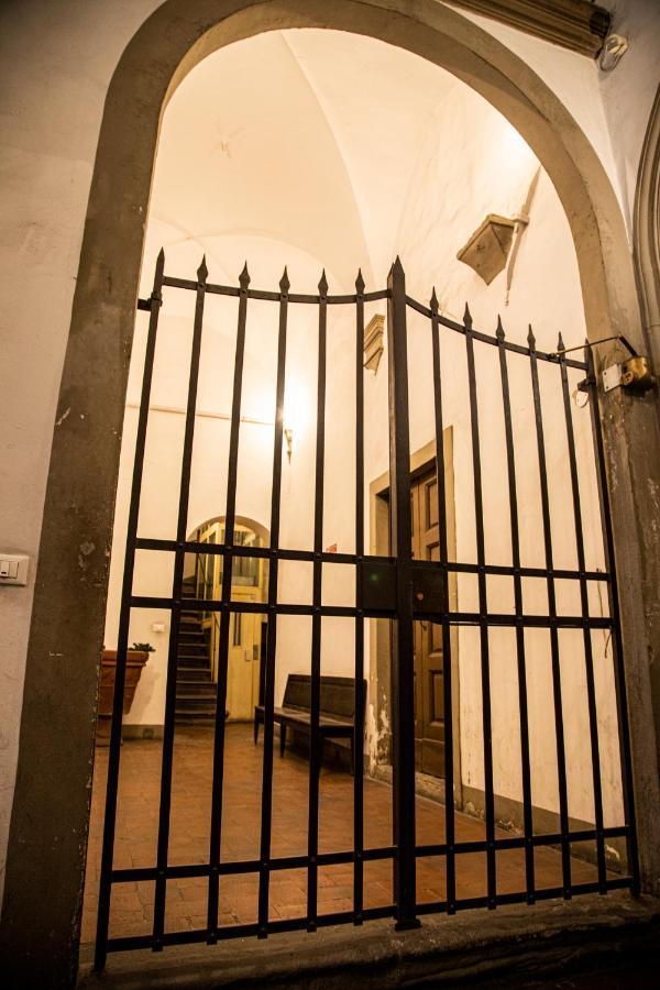 Apartment Studio In Tornabuoni Within A Renaissance Building *