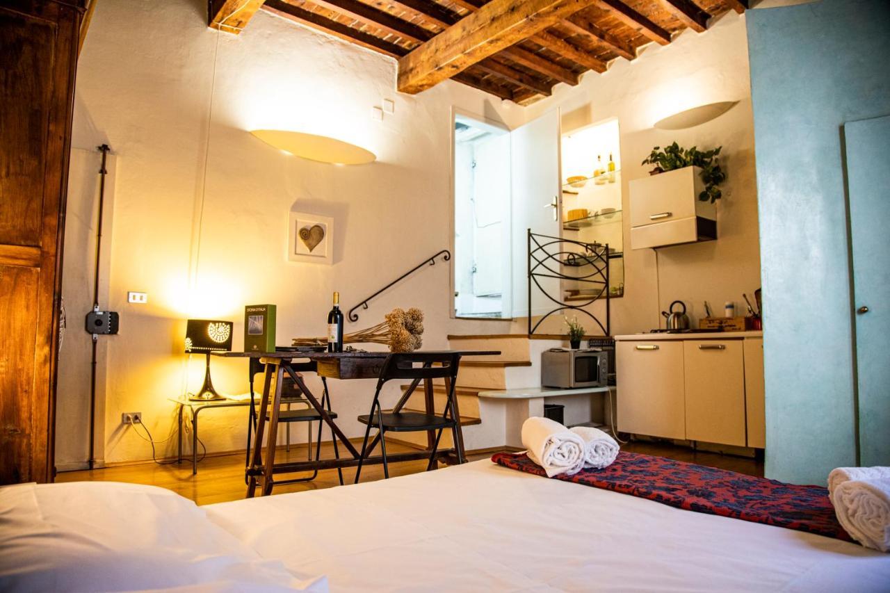 Studio In Tornabuoni Within A Renaissance Building Apartment *