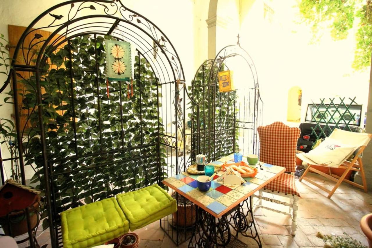 Hand Decorated House With Court Apartment