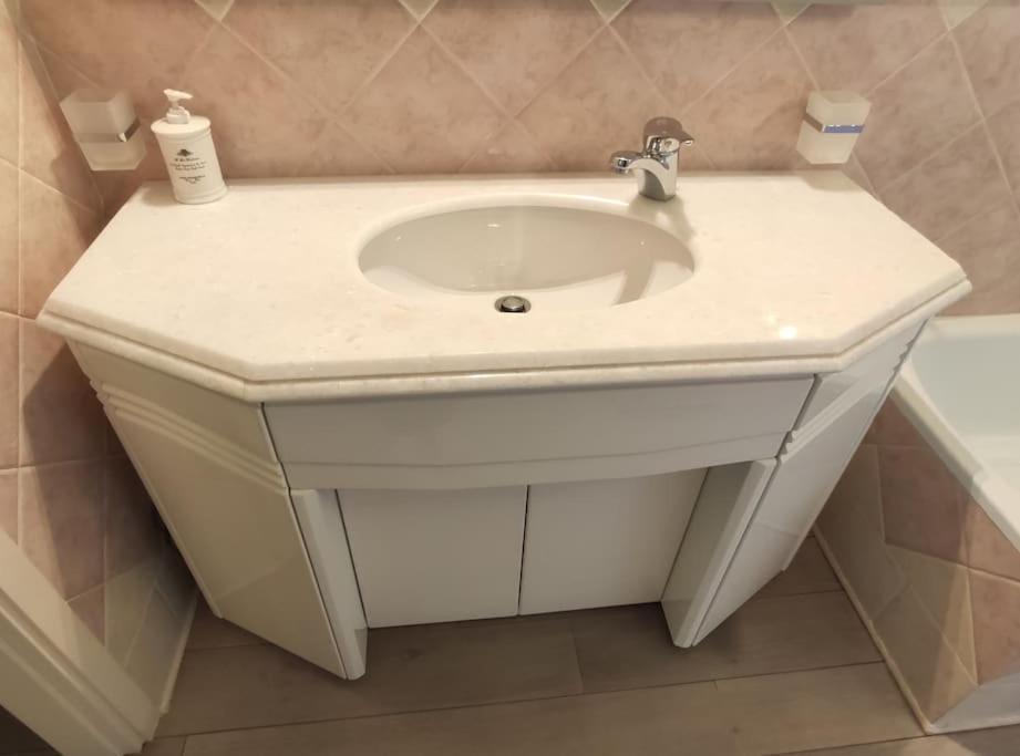 Incantevole Con Parcheggio Gratuito Apartment *